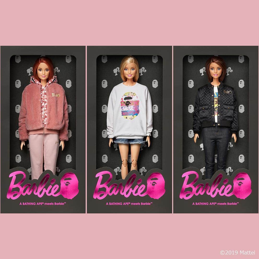 ア ベイシング エイプさんのインスタグラム写真 - (ア ベイシング エイプInstagram)「この度、日本のストリートファッションを先導し続けている ア ベイジング エイプ(BAPE®)とバービー(Barbie)がコラボレーションし、「ベイプｘバービーのコレクション」を2019年4月6日（土）より、店頭及びオンラインで発売いたします。本コレクションには、Barbieの「シグネチャーピンク」とBAPE®のオリジナルデザインを合わせた、ガールズとレディース向けのアパレルやアクセサリーがラインナップに含まれます。 ※こちらのドールはイメージ写真です。実際に販売されるドールとは異なります。  The BAPE® x Barbie collection sneak peak iconic designs inspired by an icon. Check out the collection featuring accessories and apparel dor adults and kids. #bape #barbie #bapebarbie *Dolls shown are for image purposes only. Dolls differ from actual dolls sold.」4月4日 20時09分 - bape_japan