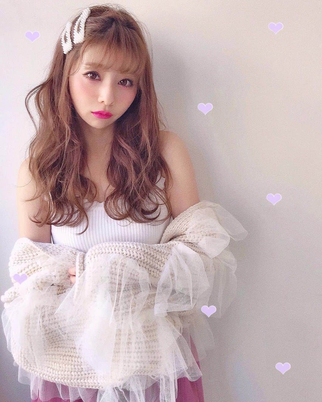 横田亜美さんのインスタグラム写真 - (横田亜美Instagram)「❤︎ . この間の撮影の時にも着た 一目惚れしたおきゃわな ニットカーディガン🤤🧶 . あったかくなったら もっと着たい、、、🌸 . コンタクトはthepielの ヘーゼルブラウン👀 1ヶ月用だから飽きても すぐ変えれるのもいい所💕 . #ニットカーディガン #カーディガン #オフェロ #かわいい #一目惚れ #ヘアースタイル #ウェーブ巻き #シースルーバング #韓国ファッション #カラコン #チュール #パールピン #パール #サロンモデル #サロモ #ちゅるん #プチプラ #オルチャンコーデ #コーデ」4月4日 20時15分 - amimi0218