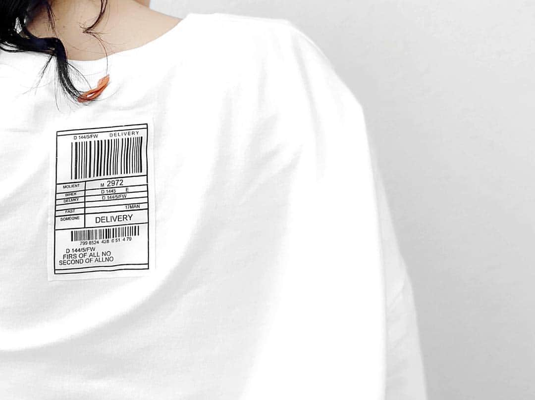 lve_xxxxのインスタグラム：「.﻿ .﻿ @rulah_official ﻿ ☑︎barcode SW pullover﻿ ﻿ これからの季節使いやすい﻿ 薄手のsweat🌸﻿ ﻿ 前からみたらシンプルなんですな﻿ Backのポイントがかわええ🤤﻿ ﻿ 今夜4/4 21時から再入荷みたいですyo!﻿ ﻿ #RULAH #sweat﻿ #backstyle #monotone #simple﻿ ﻿」