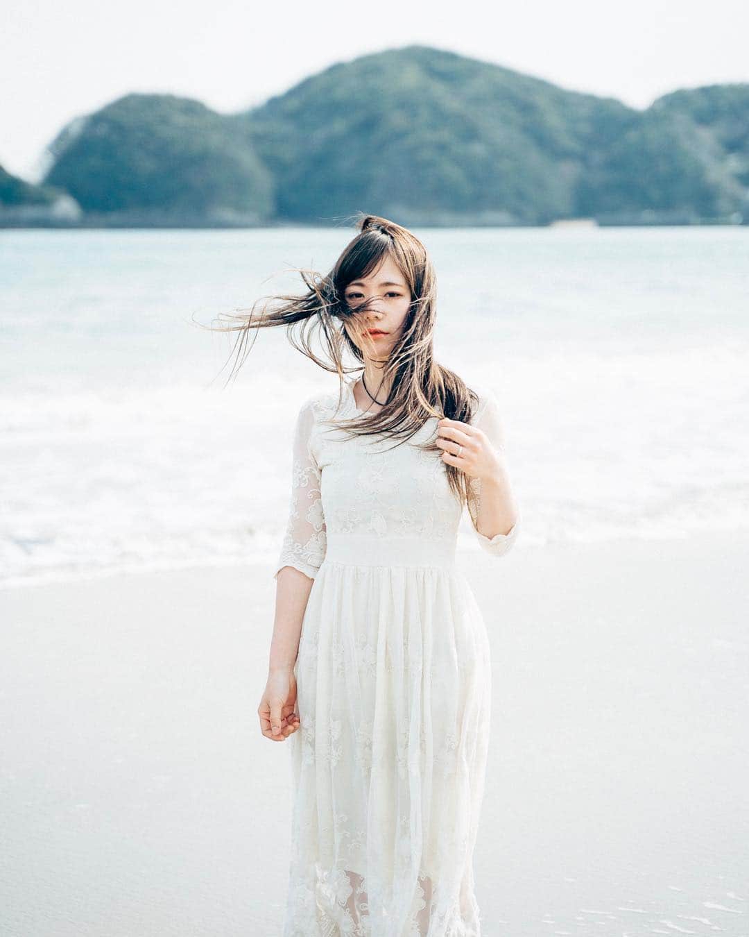GENTAのインスタグラム：「春の海 ㅤ My original Lightroom presets were released at @curbonjp . Please check the URL on my profile for detail. ㅤ 僕のオリジナルLightroomプリセットが @curbonjp から発売されました。配信されているプリセットは僕が実際に写真編集で利用しているものです。プリセットの詳細はプロフィールのURLからご確認ください。 ㅤ」