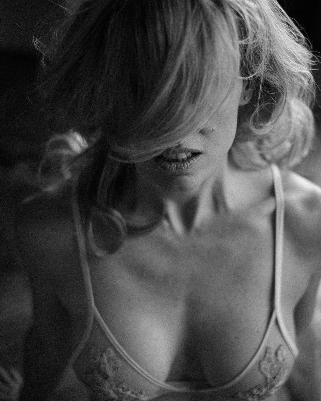 ジャスティン・マッテラさんのインスタグラム写真 - (ジャスティン・マッテラInstagram)「Tagliamo la testa al toro... Ph @albertobuzzanca  Lingerie @paladinilingerie  @studiourra  @larocambolevents • • • 🔲 #black #igersbnw #bwoftheday #toptags #noiretblanc #noirlovers #bwbeauty #white  #blancinegre #monochrome #bw_lover #bnw_creatives #blancoynegro #total_bnw #art #bw_society #bnw_fabulous #blackandwhite #www_bnw #bwstyles_gf #bandw #beautiful #perfect #nb #noir #bw #mono #bnw #monoart」4月4日 20時25分 - justineelizabethmattera