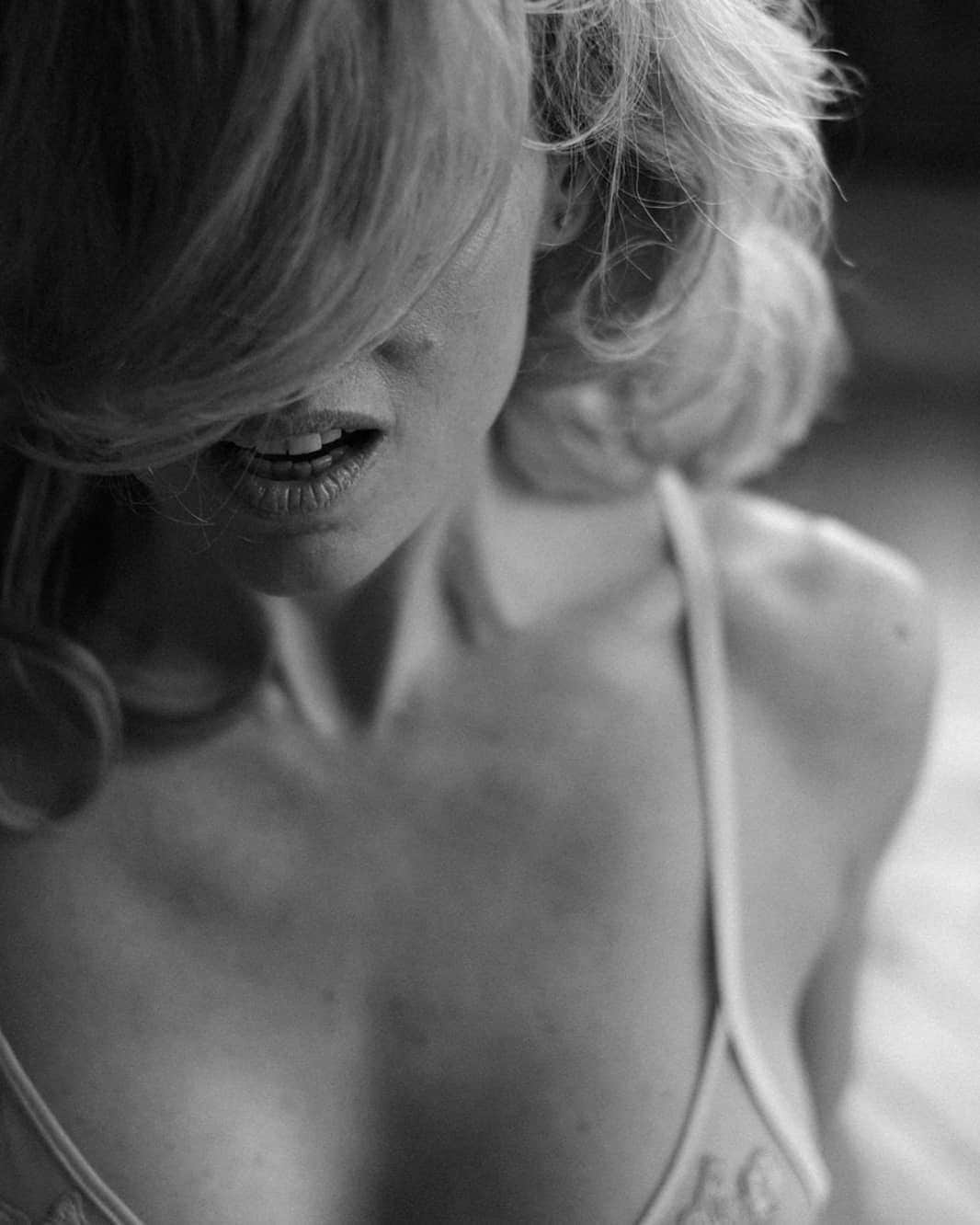 ジャスティン・マッテラさんのインスタグラム写真 - (ジャスティン・マッテラInstagram)「Tagliamo la testa al toro... Ph @albertobuzzanca  Lingerie @paladinilingerie  @studiourra  @larocambolevents • • • 🔲 #black #igersbnw #bwoftheday #toptags #noiretblanc #noirlovers #bwbeauty #white  #blancinegre #monochrome #bw_lover #bnw_creatives #blancoynegro #total_bnw #art #bw_society #bnw_fabulous #blackandwhite #www_bnw #bwstyles_gf #bandw #beautiful #perfect #nb #noir #bw #mono #bnw #monoart」4月4日 20時25分 - justineelizabethmattera