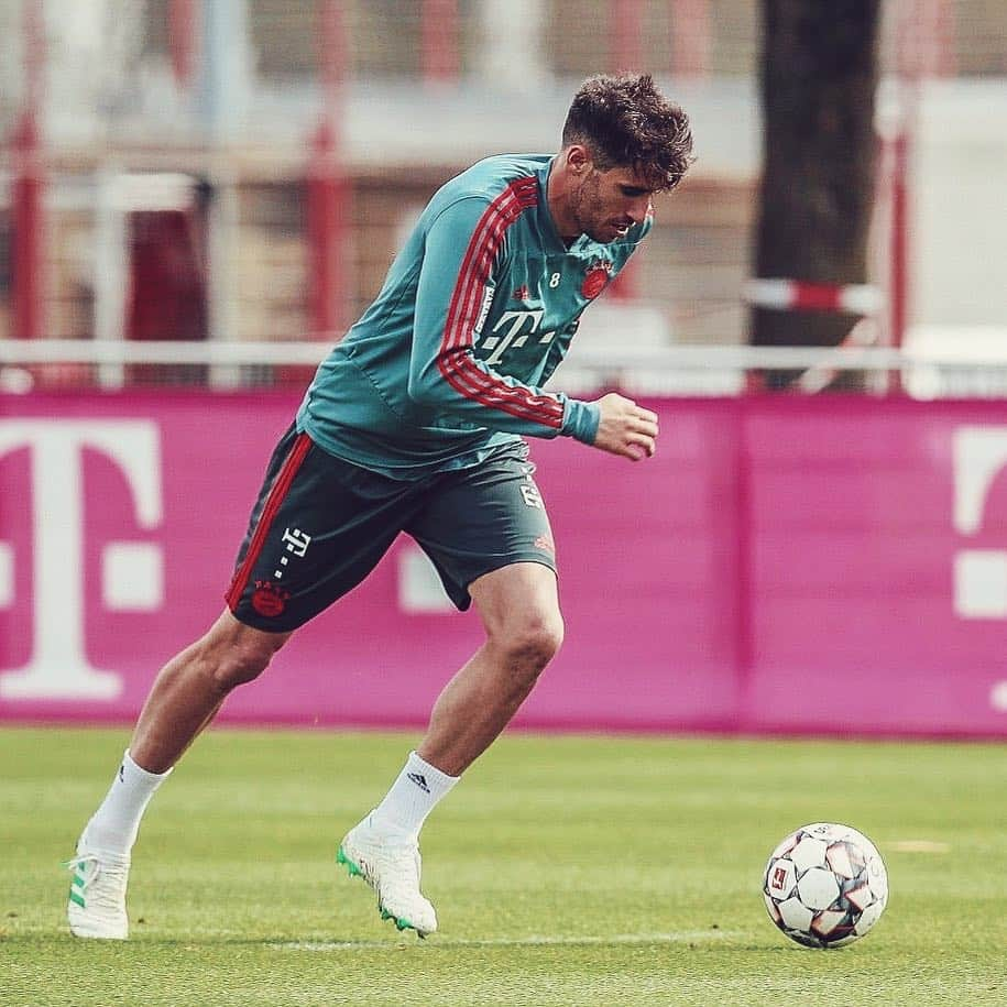 ハビ・マルティネスさんのインスタグラム写真 - (ハビ・マルティネスInstagram)「Focus on Saturday 💯 #Javi8 #training #packmas」4月4日 20時27分 - javi8martinez