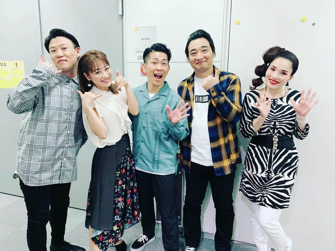 鈴木奈々さんのインスタグラム写真 - (鈴木奈々Instagram)「写真はジャンポケさんと、 平野ノラさんです(^-^)♡♡♡ 今日は大阪で仕事でした！！ 沢山笑いましたー♡♡♡ ちょー楽しかったです(^-^)！！！ #大阪 #大阪最高 #ジャンポケ さん #平野ノラ さん #みんな優しくて #みんな大好きです」4月4日 20時33分 - nana_suzuki79