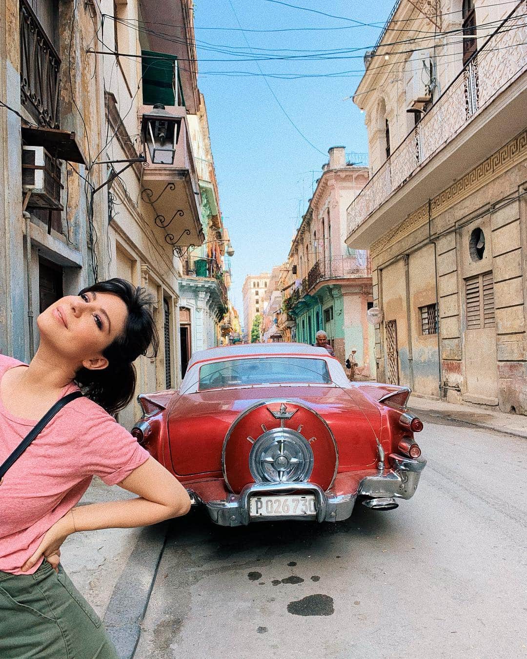 ベティ・オウティエさんのインスタグラム写真 - (ベティ・オウティエInstagram)「La beauté des rues 😭😍 n’est ce pas irréel ? 🇨🇺😍 Ps: on va à Trinidad aujourd’hui pour deux jours , pareil lancez vos bonnes adresses ( si ça existe 🤭) et priez Sainte Marie Wanadoo pour moi que j’arrive a me connecter à une petite connexion 56k la bas 🙌🏼🙌🏼🙌🏼」4月4日 20時38分 - bettyautier