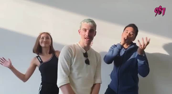 ソニアのインスタグラム：「So it seems like Joakim and I are part of the Click Five now... 🤣 STILL CANT BELIEVE THIS HAPPENED. @realkylepatrick actually sang Jenny with us - some serious feels and memories here :’) 90s kids y’all gonna love this one! . So - I’m still very available for that record deal btw 🤷🏻‍♀️ As you can tell my parts were very important... #theclickfive #987fm #theshockcircuit」