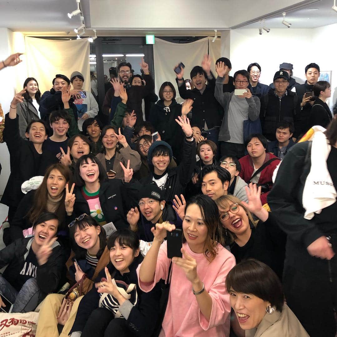 のインスタグラム：「thanks to everyone who came thru to the Tokyo t-shirt giveaway ! Sorry we couldn’t get everyone in but we’ll do it again one day. Special thanks to @ccommunee & @seinfeld2000」