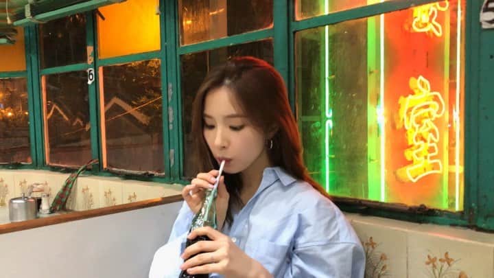 シン・セギョンのインスタグラム：「잠시 후 9시에 열번째 브이로그 최초공개 현장에서 만나요! 라이브로!  링크는 프로필에💕 See you in 10 minutes. Link in bio」