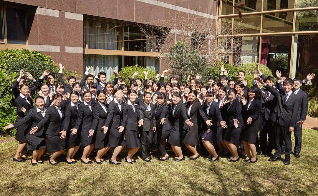 THE WESTIN TOKYO | ウェスティンホテル東京さんのインスタグラム写真 - (THE WESTIN TOKYO | ウェスティンホテル東京Instagram)「ウェスティンホテル東京に2019年度の新入社員が入社いたしました🎊 入社式では緊張した面持ちでしたが、やる気に満ちあふれた笑顔で人生の新たな１歩を踏み出した53人✨ 4月１日に発表された新元号「令和」のように、明日への希望とともに新入社員がそれぞれの花を大きく咲かせ、国内外のお客様に喜んでいただける上質なおもてなしができるよう成長していくと期待しています💪🏻 ...... A very warm welcome to our new associates joining The Westin Tokyo family this April😊 We are all excited to guide and work with these young leaders of our future with our “Take Care” culture to help them grow into the best versions of themselves and in turn take good care of our guests. Congratulations and welcome to our big family🎊 ...... #ウェスティンホテル東京 #ウェスティン #ホテル #東京 #恵比寿 #新入社員 #笑顔  #WestinTokyo #westinhotel#thewestintokyo #westin #hotel#tokyo #ebisu #newgraduates」4月4日 20時49分 - westintokyo