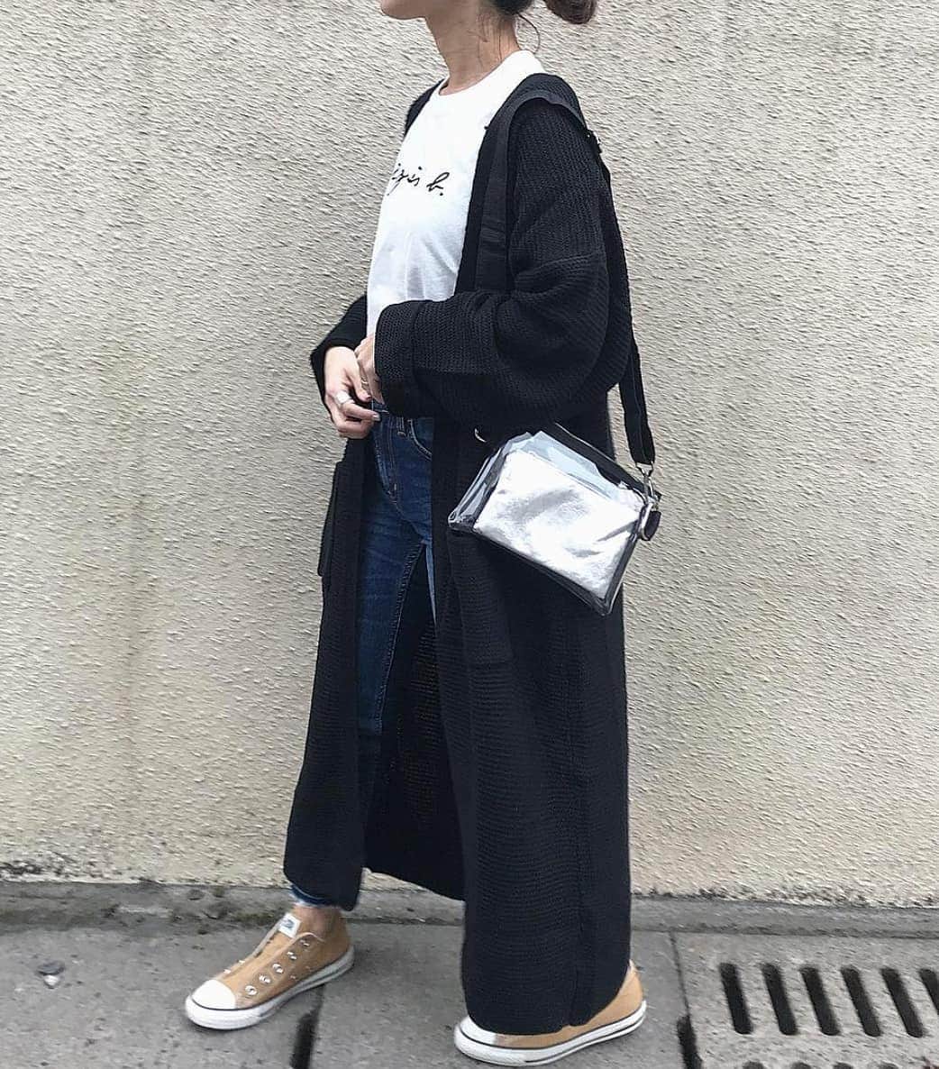 MINEさんのインスタグラム写真 - (MINEInstagram)「#mineカジュアルコーデ 白Tとデニムにロングカーディガンを合わせることで大人カジュアル感UP💖 . アイテムの詳細は @__as.t さんのインスタをチェック👀👈 . あなたもMINEデビュー💫プチプラコーデを大募集✨ #mineプチプラ部 と #1万円コーデ をつけてぜひ投稿してください❗️❗️ 投稿いただいたコーデはInstagramとMINE記事で紹介させていただきます！ . #mineby3m #mineプチプラ部 #きょコ #instafashion  #coordinate #大人カジュアル  #ootd #シンプルコーデ  #今日のコーデ #今日の服 #春コーデ #大人コーデ #お花見コーデmine #agnesb #converse #コンバース #allstar #アニエスベー #ロングカーディガン #白T #おしゃれ」4月4日 20時55分 - mineby3m