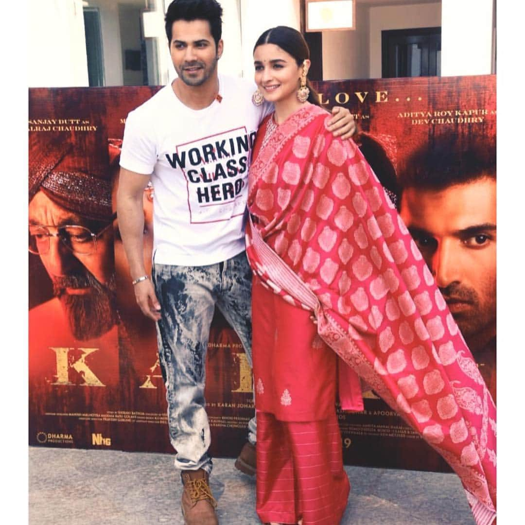 Varun Dhawanさんのインスタグラム写真 - (Varun DhawanInstagram)「WORKING-CLASS HERO #kalank regional press meet @adityaroykapur @aliaabhatt @madhuridixitnene @manojstillwala 💈」4月4日 21時04分 - varundvn