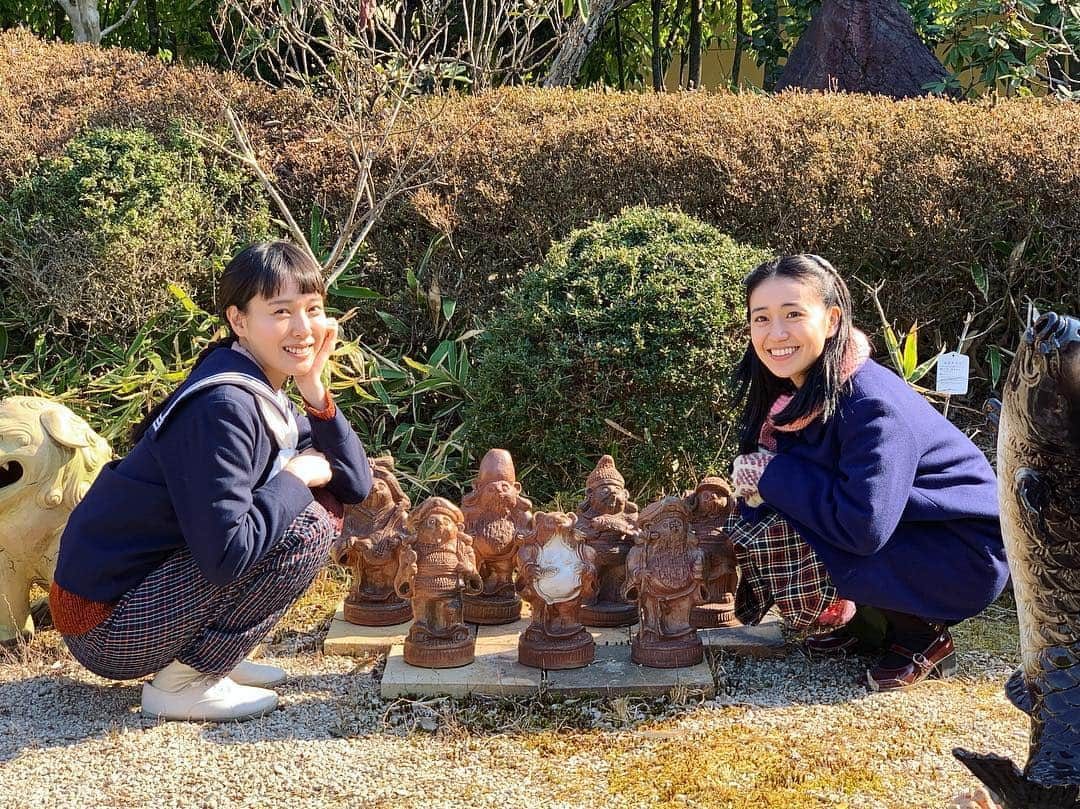 大島優子さんのインスタグラム写真 - (大島優子Instagram)「NHK 朝のドラマ小説 スカーレット 沢山の狸に囲まれる中 撮影クランクインしましたー 🦝?🦡? ←  Started shooting of NHK morning drama”Scarlett” along with so many raccoons🐻←?」4月4日 21時04分 - yuk00shima