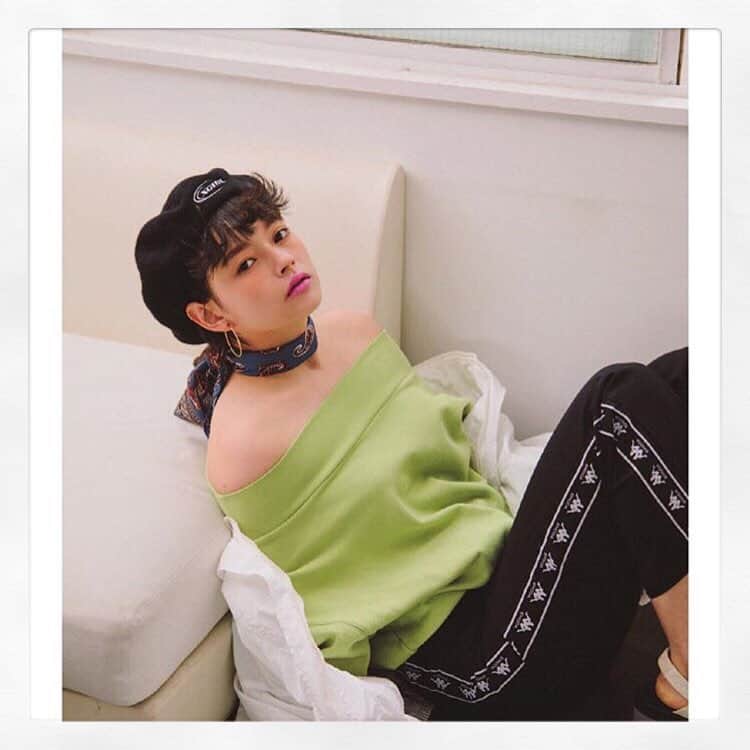 夏子さんのインスタグラム写真 - (夏子Instagram)「今月のminiはスカーフのおはなし。」4月4日 20時58分 - natsuko93_official