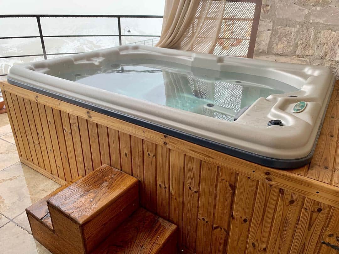 松林裕香さんのインスタグラム写真 - (松林裕香Instagram)「カッパドキアで滞在したHotel Taskonaklar Cappadocia🏨 めちゃくちゃ広くて快適だった😽✨ 洞窟ホテルに泊まりたかったんだよねー‼︎‼︎‼︎‼︎ ロイヤルスイートなのに一泊3万円という手頃さが嬉しい❣️ スタッフの方もとても親切で また泊まりたいなぁ🙌💕 .  #yukajourneyy#旅#海外旅行#旅#女子旅#トルコ#Türkiye#Turkiye#カッパドキア#Cappadocia#kapadokia#絶景#秘境#uchisar#ウチヒサル#TaskonaklarCappadocia」4月4日 21時00分 - yukapiano_