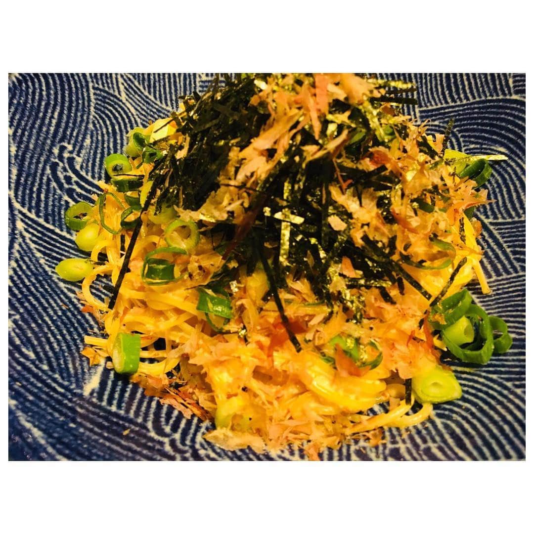 小森純さんのインスタグラム写真 - (小森純Instagram)「和風のたらこクリームパスタ◎ ・ クリームと牛乳にたらこを入れて、 合わせ味噌とめんつゆで味付けしてます☺️ ・ 大人はネギだくで、ラー油もたっぷりかけてます☺️ ・ 幼稚園帰ってきてからバタバタ汗💦 ご飯作り、お風呂、ご飯、戦いごっこ、本の読み聞かせ、子供達20時半に就寝、、、 そして今からスカルプ練習💅 ・ がんばろ！ ・ #食卓#食事#夜ご飯#夜ご飯🍴#夜ご飯は#夜ご飯記録#夜ご飯作り#おうちごはん#おうちごはん記録#おうちごはん大好き#おうちごはん部#おうちごはん通信#おうちごはん🍴#おうちごはん部#おうちごはんはじめ#おぼんdeごはん#おぼんdeごはん風#おぼんごはん#おぼんdeごはん🍚#おぼんdeご飯」4月4日 21時01分 - jun.komori1122