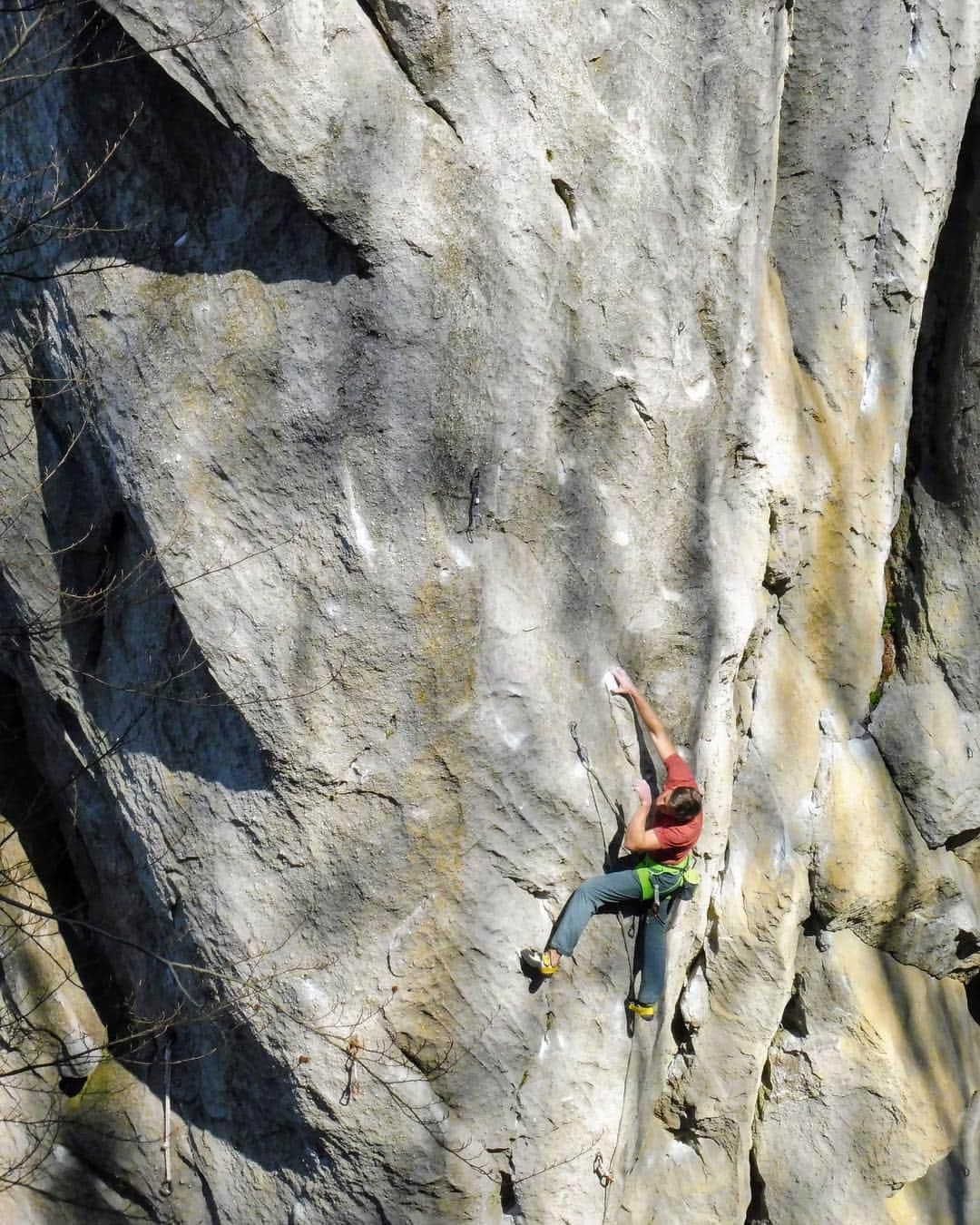 トミー・コールドウェルさんのインスタグラム写真 - (トミー・コールドウェルInstagram)「I have been traveling through Slovakia this week, enjoying the local crags and showing the DW film. The history of this wonderful country is filled with suppression and corruption. Last year an investigative journalist was murdered by a rich businessman with links to high ranking officials. This instigated the biggest street protests since 1989.  Then last week  they elected their first female president. An extraordinary woman who is fighting against a toxic waste dump in her home town and wants increased transparency throughout the country. The people here seem quite hopeful that their voices are making a difference, even in this unlikely part of Europe. I have found my time here very uplifting. It’s a good reminder of how speaking out can in fact make for better change.  Airplane travel is one of my biggest dilemmas these days. Globally it occupies 9 percent of carbon emissions from transportation . But without it my job and my passion would be unattainable, and I would lose my voice which I am attempting to use for good. I also believe that traveling is unifying because it teaches us that people all over the world are amazing. I buy offsets even though I know it is imperfect. It makes me feel better and probably does some good. And I am doing my best to fly a bit less. I am not sure what the right thing to do is.  I really admire those that choose to stay home. All interesting things to ponder. 📸 Miška Izakovičová」4月4日 21時12分 - tommycaldwell