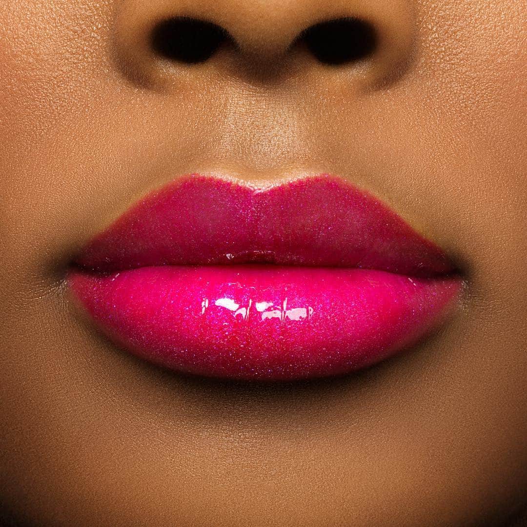 Stila Cosmeticsさんのインスタグラム写真 - (Stila CosmeticsInstagram)「PINK & POWERFUL Wearing our new Beauty Boss Lip Gloss in shade Payday will make you feel like a mega Boss Babe (trust us) 💋💋💋 Tap the link the buy 😘😘😘 #redmylips #glossboss #stilacosmetics 📸 by: @erikabarker」4月4日 21時13分 - stilacosmetics