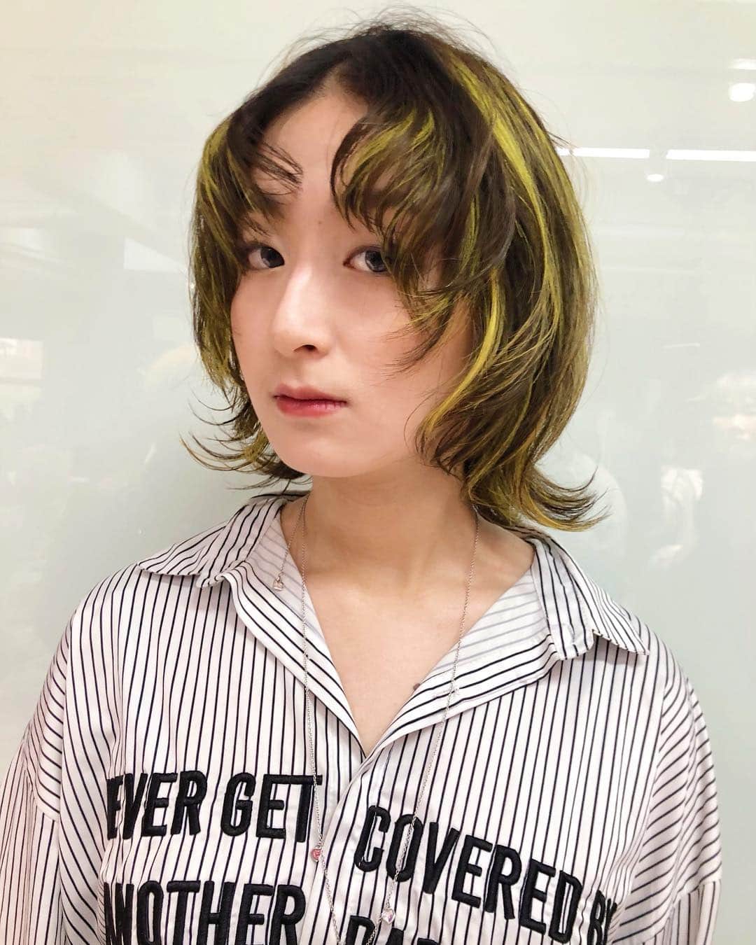 NASUさんのインスタグラム写真 - (NASUInstagram)「4日間セミナーで南京に行かせてもらいました！🇨🇳 着いた初日に、モデルさんのオーデションをして 美容室に移動してカラーの仕込み！ 二日間のセミナーで、モデルさんのカットや ハイライトの入れ方、 今までショーでやってきたセットの作り方を 展示させてもらいました！ なかなかできない経験をさせてもらえて 感謝です🥰 モデルさんたちも大切な髪を任せてくれて ありがとうございました！非常感谢你💕 #shima #セミナー #中国 #上海 #南京」4月4日 21時23分 - nasup