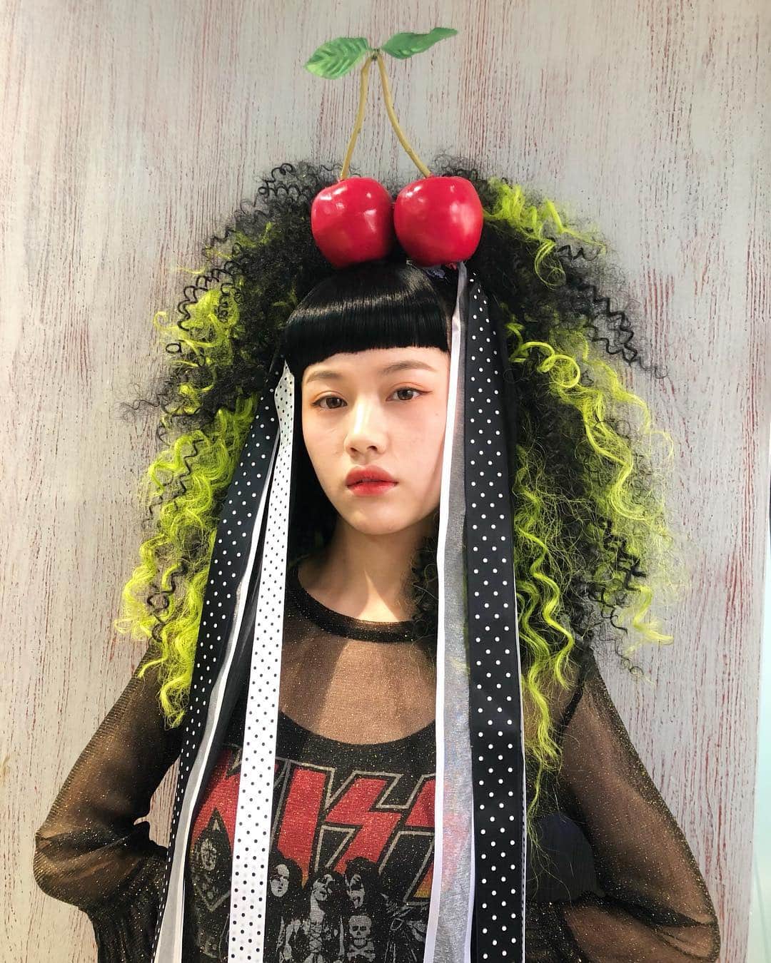 NASUさんのインスタグラム写真 - (NASUInstagram)「4日間セミナーで南京に行かせてもらいました！🇨🇳 着いた初日に、モデルさんのオーデションをして 美容室に移動してカラーの仕込み！ 二日間のセミナーで、モデルさんのカットや ハイライトの入れ方、 今までショーでやってきたセットの作り方を 展示させてもらいました！ なかなかできない経験をさせてもらえて 感謝です🥰 モデルさんたちも大切な髪を任せてくれて ありがとうございました！非常感谢你💕 #shima #セミナー #中国 #上海 #南京」4月4日 21時23分 - nasup