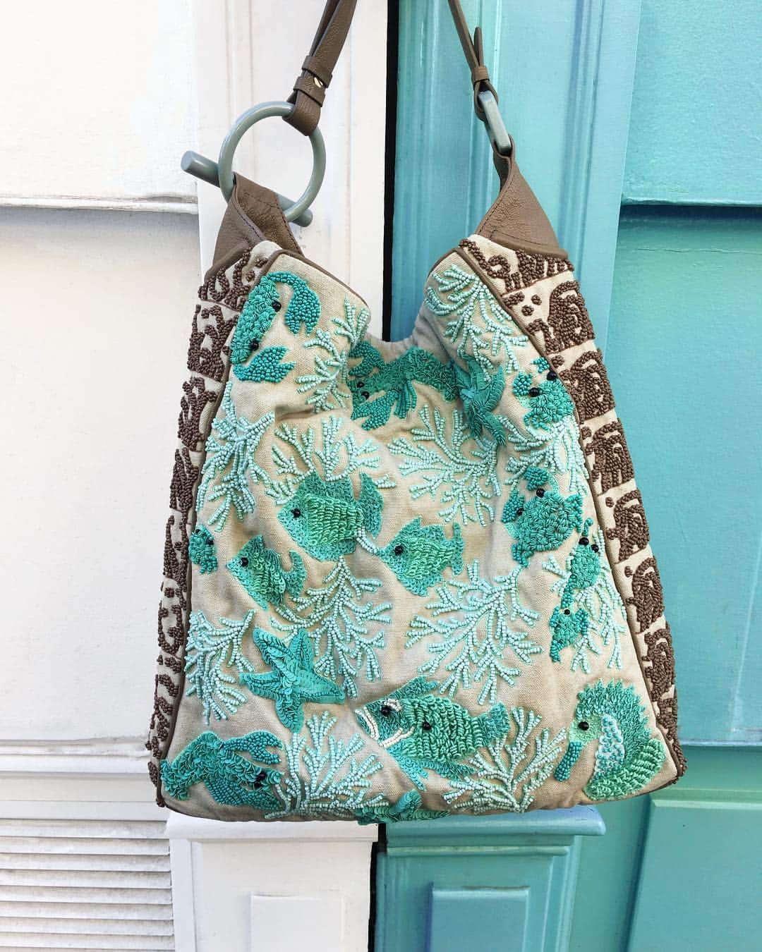 ジャマンピュエッシュのインスタグラム：「Cute little sea creatures hand-beaded on this oversized hobo bag are waiting to join you this summer. #jaminpuech #fashion #style #summer #picoftheday」