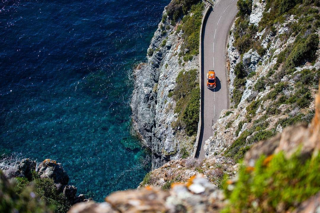 勝田貴元さんのインスタグラム写真 - (勝田貴元Instagram)「Nice view at @tourdecorse 😎🙏 📸 @timoanisphotography  良い景色！ 先日のWRCツールドコルスにて！ 怖いもの見たさで下を見て後悔するタイプ🤪 ステージはさらに高い所でした😂」4月4日 21時17分 - takamotokatsuta