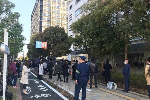 岡安弥生さんのインスタグラム写真 - (岡安弥生Instagram)「桜の季節ですが、まだまだ張り番はみなさん大変(*_*)早く暖かくならないかな。#桜#春#花冷え#張り番#リポート」4月4日 21時18分 - yayoin3
