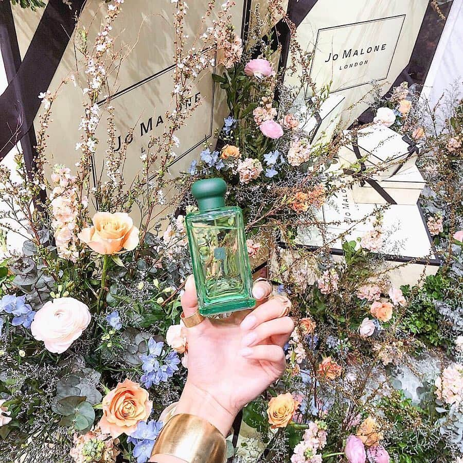 影山可蓮さんのインスタグラム写真 - (影山可蓮Instagram)「・ ・ 💐💐💐 #JoMaloneLondon #BrilliantBlossoms ・ ・ @jomalonelondon の レセプションイベントへ 先程行ってきました〜🌼 ・ ・ 可愛いお花だらけっ💐 ・ ・ 大人なすっきりとした香りが特徴的な新しいブロッサムズの4種🌼 わたしはグリーンが一番お気に入りでした🌿 ・ ・ 明日4/5から販売とのこと！是非試してみてください〜✨ ・ ・ #ジョーマローンロンドン #pr  #makeup #makeuplover #makeuplove #コスメ #メイク  #instacosmetics #cosmetics #instabeauty」4月4日 21時24分 - karenoutfits