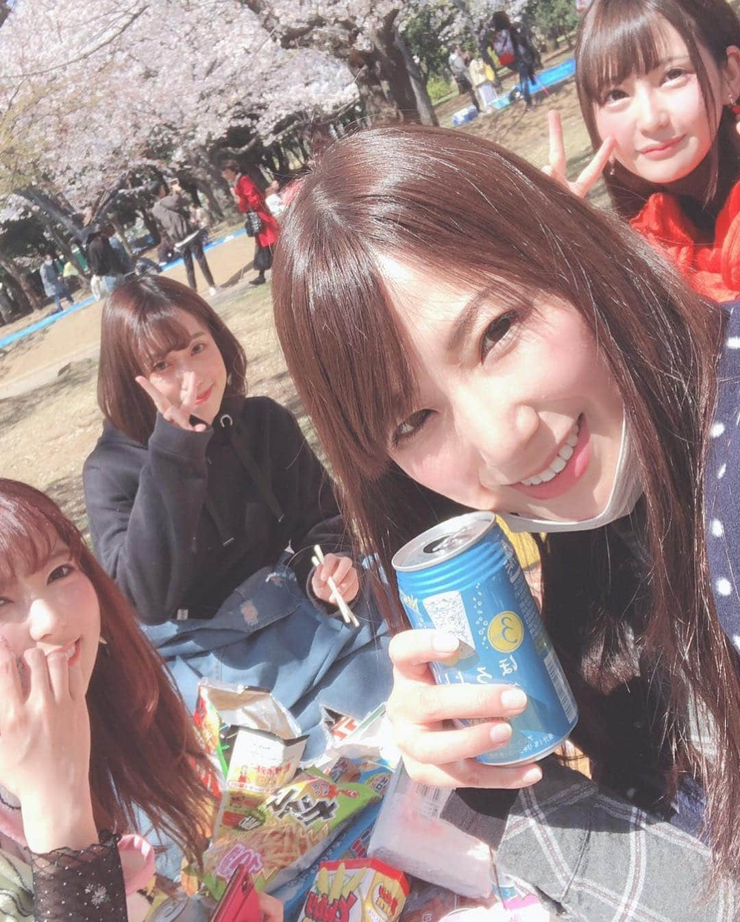 波多野結衣さんのインスタグラム写真 - (波多野結衣Instagram)「代々木公園でお花見✾ . . #花見 #桜 #楽しかった #波多野結衣 #加藤あやの #小谷みのり #芹沢ゆず #サリー先生 #代々木公園」4月4日 21時27分 - hatachan524