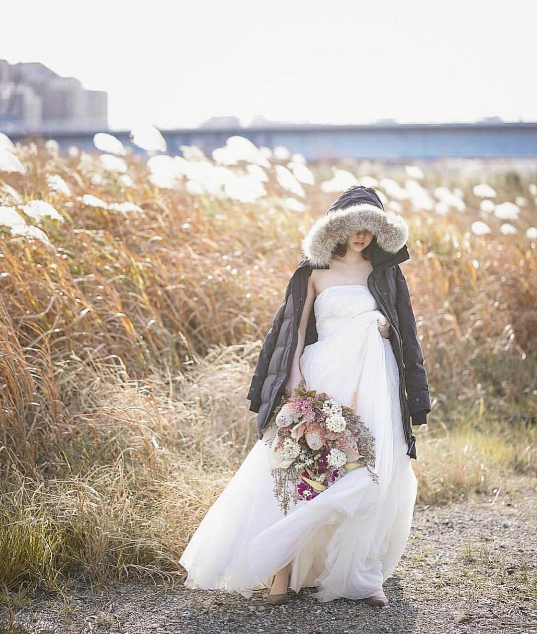 プレ花嫁の結婚式準備アプリ♡ -ウェディングニュースさんのインスタグラム写真 - (プレ花嫁の結婚式準備アプリ♡ -ウェディングニュースInstagram)「おしゃれで真似したい♡ステキなウェディングフォト10選💕 * * * こちらのお写真は #フォトグラファー @fu_usan さんからリグラムさせていただきました🌟 #ウェディングニュース のタグにお写真を投稿してくださり、ありがとうございました😊✨ * * * * * @ellepupa のfu_usanさんが撮影された #ウェディングフォト がどれもとってもステキなんです😍 * カバーはフォトフレームを使ったおしゃれなフォト💕 * フレーム越しのロマンチックな #キス ショット💋そして #カリグラフィー で書かれた英文をよく見ると...😳 * なんと #席次表 になってるんです😍💓 * 結婚式当日に使うアイテムをこんな風に #ウエディングフォト に取り入れるのは素敵なアイディアですよね💓こちらのアイテムは @affectueux___ さんで購入できるそうです✨ * ほかのフォトもとってもおしゃれなのでぜひスワイプ👉🏻してチェックしてみてくださいね✨ * * * * ＼📷投稿お待ちしています／ * 花嫁はもちろん、業者さんも大歓迎✨ アナタのお写真をご紹介してもOKという方は、ぜひ #ウェディングニュース にお写真を投稿してください💕 * * ⬇︎関連アカウント⬇︎ * 💒式場検索 【 @weddingnews_concierge 】 👰マイレポ花嫁 【 @weddingnews_brides 】 * * その他、編集部からの連絡専用 @weddingnews_contact や、スタッフ個人の連絡用として @WN_xxxx（xxxは個人名）があります💕 * ………………………………………… ❤️WeddingNewsとは？ * * 花嫁のリアルな”声”から生まれた 花嫁支持率No1✨スマホアプリです📱💕 * * 🌸知りたい… #結婚式準備 に役立つ記事を毎日150件配信中♩ * 🌸見たい… インスタの #ウェディング 系投稿TOP100が毎日チェックできる＊IG画像の複数ワード検索も可♩ * 🌸叶えたい… #結婚式 関連の予約サイトが大集合♩ * 🌸伝えたい… 自分の結婚式レポ『マイレポ』が簡単に作れる♩先輩花嫁のレポが読める♩ * * @weddingnews_editor のURLからDLしてね✨ * * * #プレ花嫁 #結婚  #花嫁  #ウエディング #フォトウェディング #大人婚 #エスコートカード #ホテルウェディング #前撮り #weddingphotography  #웨딩 #全国のプレ花嫁さんと繋がりたい #2019夏婚 #2019秋婚 #ロケーションフォト」4月4日 21時27分 - weddingnews_editor