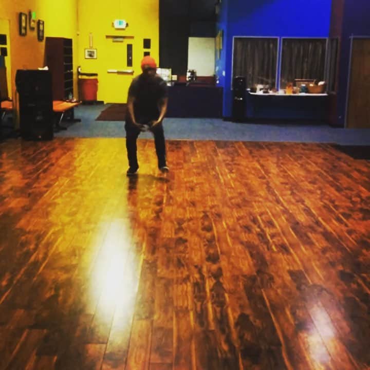 MCハマーのインスタグラム：「Tomorrow night rehearsal will begin here !!! “Don’t Stop” featuring P Ellis 🕺🏿🕺🏿🕺🏿🕺🏿🕺🏿🕺🏿🕺🏿🕺🏿🕺🏿🕺🏿🕺🏿」