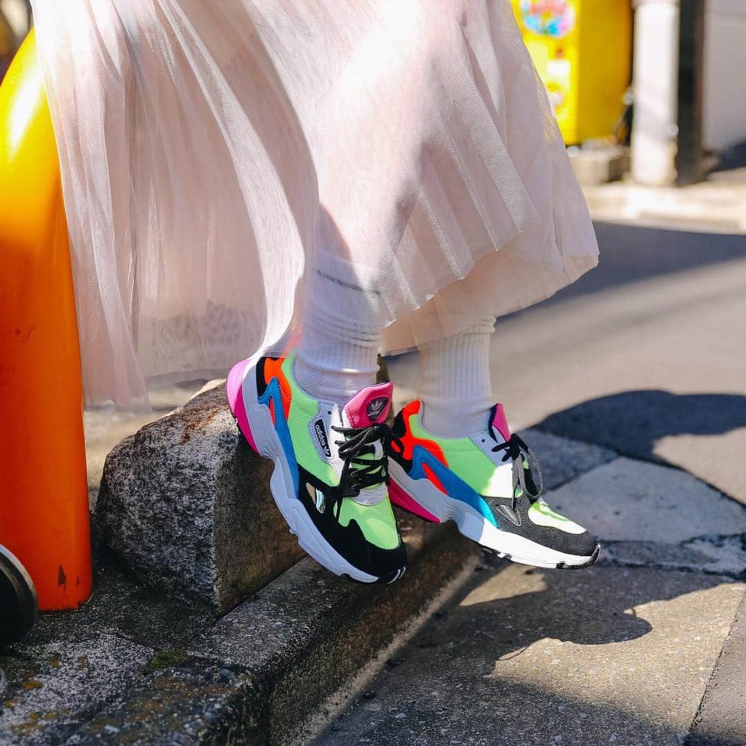 のインスタグラム：「. 4/11(THU)IN STORE adidas FALCON W CG6210 CG6211 ¥9,990-(+tax) . #atmos#atmostokyo#atmospink#adidas#falcon #アトモス#アトモスピンク#アディダス」