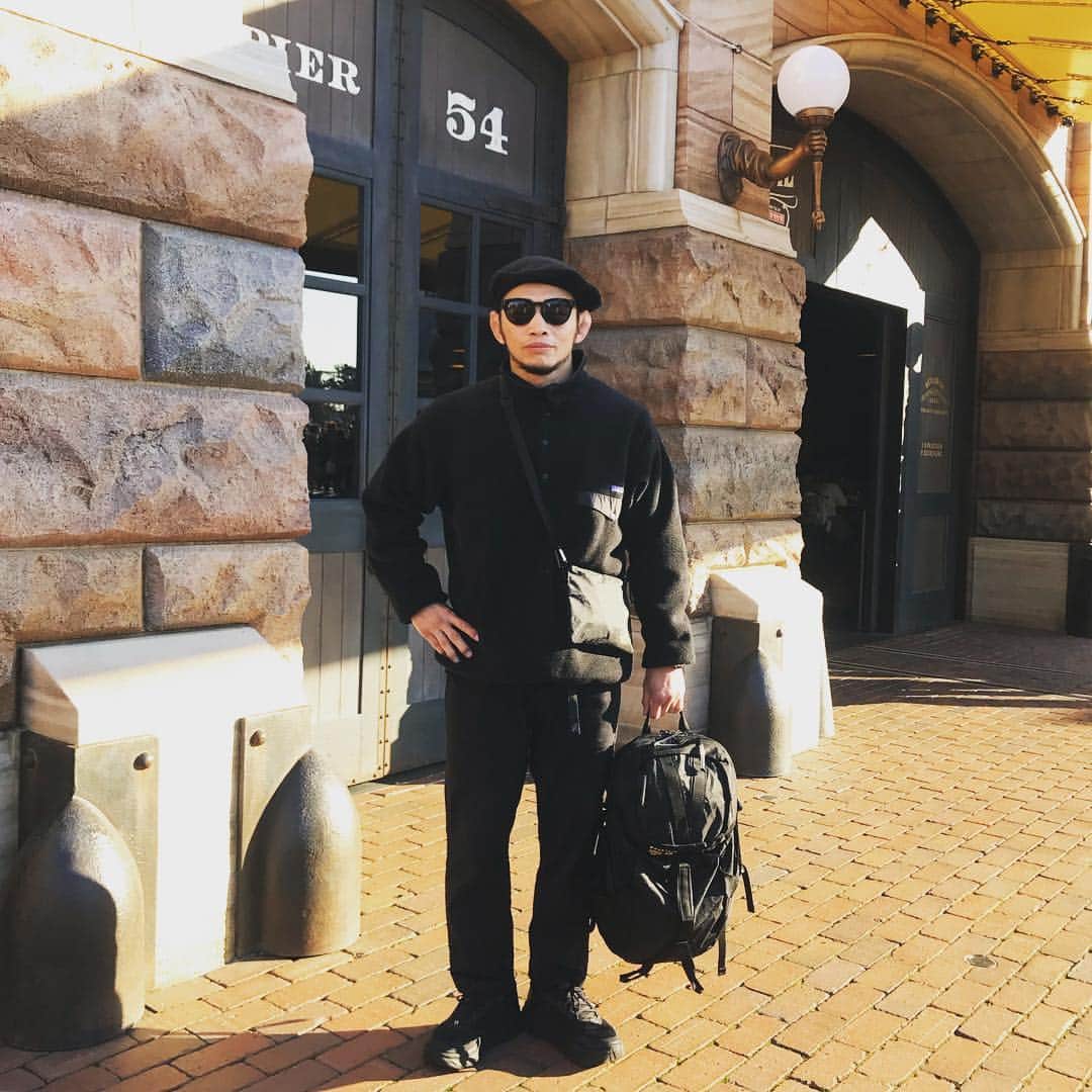 宇野薫のインスタグラム：「#宇野薫のテーマがありすぎコーディネート  シーに行ってきました。  #だから古着はやめられない  #ただの古着好きです #宇野薫 #mountainhardwear #mountainhardwearpaladin #oshmans #oshmans別注  #oshmans_online #オッシュマンズ  #オッシュマンズ別注  #パタゴニア #ホカオネオネ #ビームス別注グラミチ  #beams別注 #stussyeyegear」