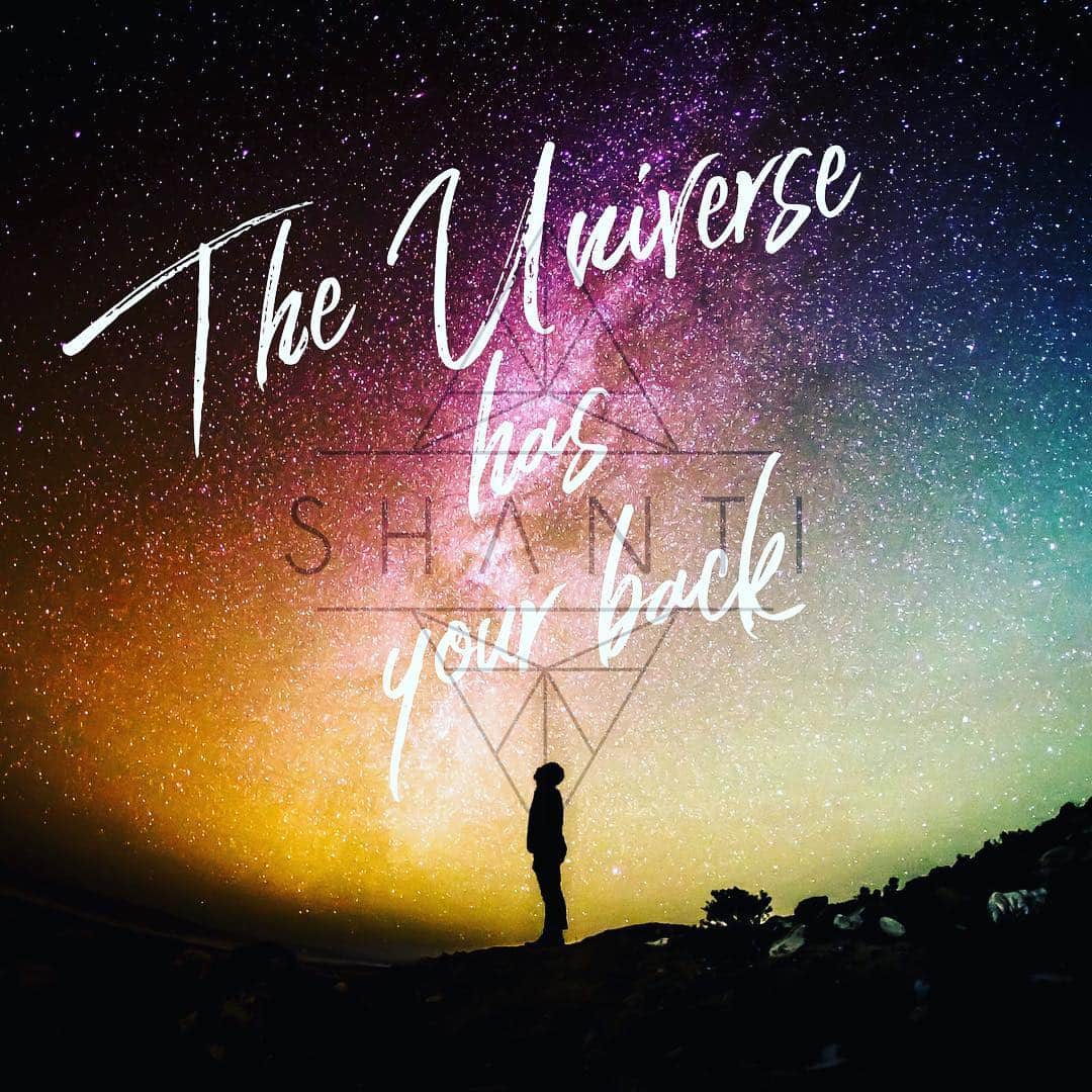 SHANTIさんのインスタグラム写真 - (SHANTIInstagram)「Put your happiness first and you’ll make those around you happy too. Paint your colors. #happinessquotes #happiness😍 #universe #lifequotes #dontworry 心配グセがあったり、考え過ぎたりなんて誰でもある。自分の思い描いた世界を描いて思い切り生きよう。#大丈夫」4月4日 21時38分 - shantimusic