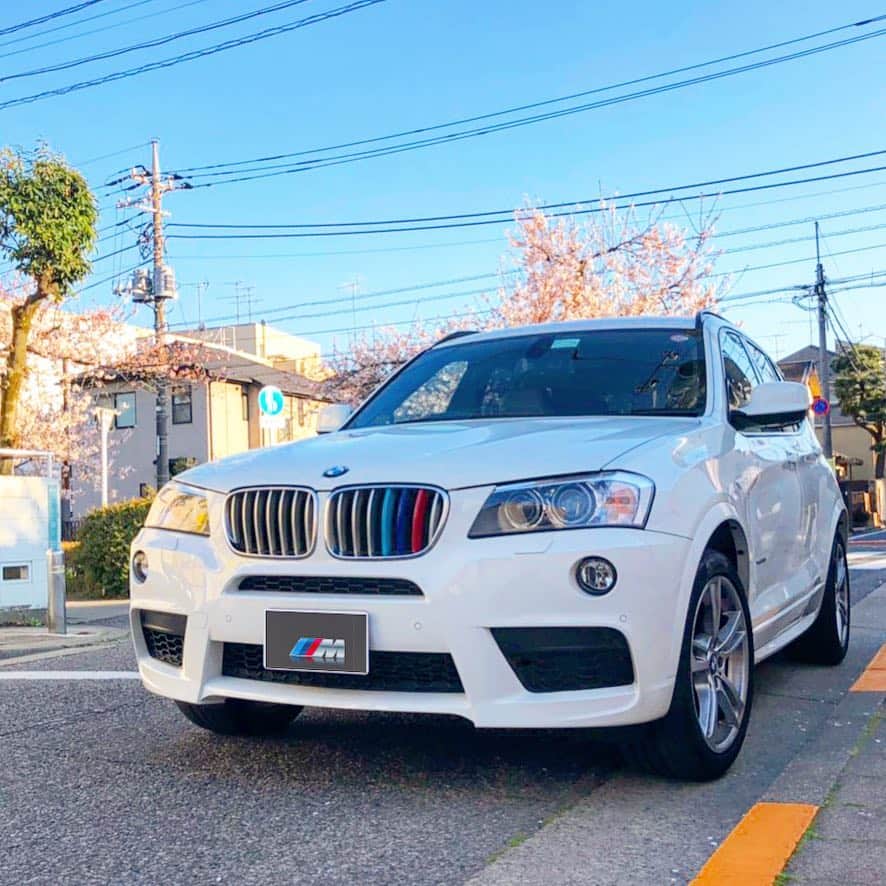 vo_coのインスタグラム：「🚙 4月4日は4×4で四駆の日らしい こういうの、よく考えるなぁ… * 4WD車は初めてだったけど、安定性あるし雪道とかも楽チン！次も四駆がいいなー もうこれに乗り換えて4年半 前のTTは12年乗ったから、これもまだまだ活躍して欲しい！ これからもよろしくー！ * #四駆の日  #愛車 #BMW #X3 #xdrive35i #msports #F25」
