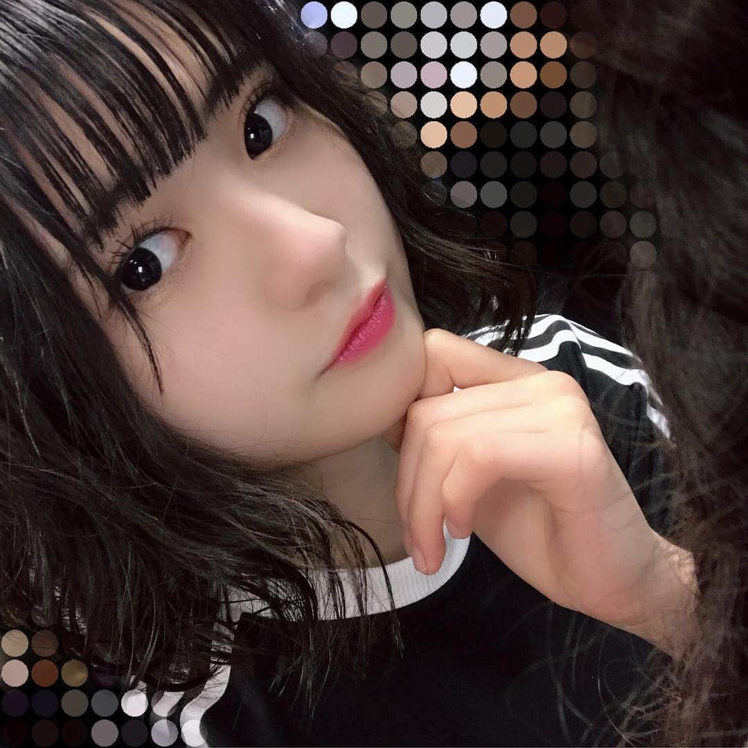 山田南実さんのインスタグラム写真 - (山田南実Instagram)「. 👀💗 .  #makeup #make #eye #eyeshadow #pinklipstick  #adidas #adidasoriginals #fashion #instalike #instagood #good #hair #hairstyle #wavehair #girl」4月4日 21時44分 - 373_yamada