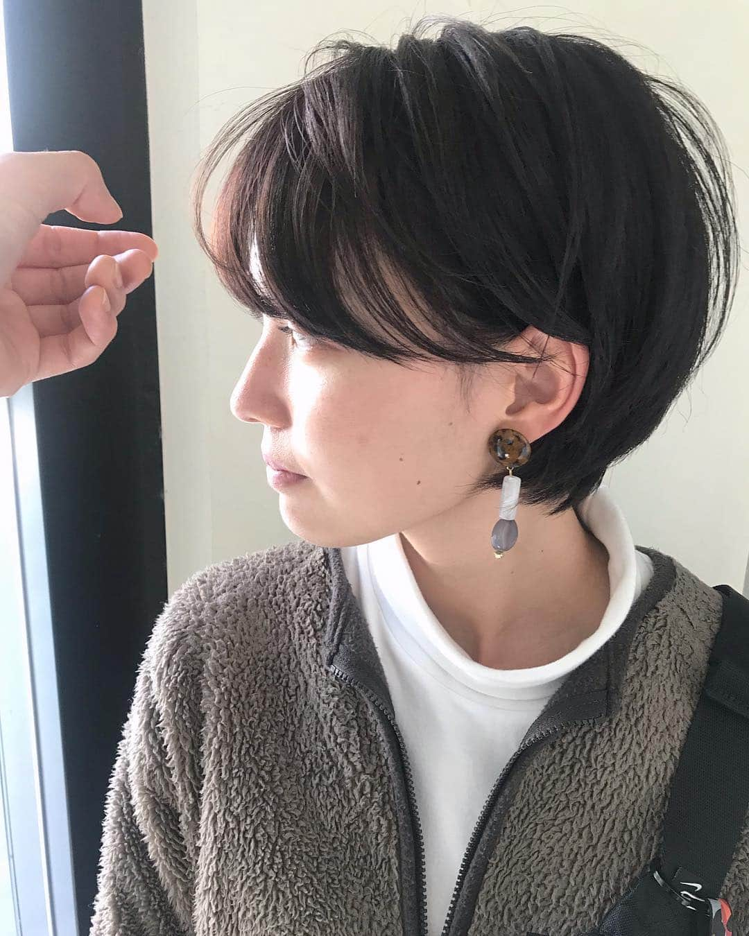 ショートヘアカタログ・紺野 善仙さんのインスタグラム写真 - (ショートヘアカタログ・紺野 善仙Instagram)「空気を入れるように #neoレザーカット #紺野ショート えりあしの束感、ゆったり感」4月4日 21時42分 - nori190