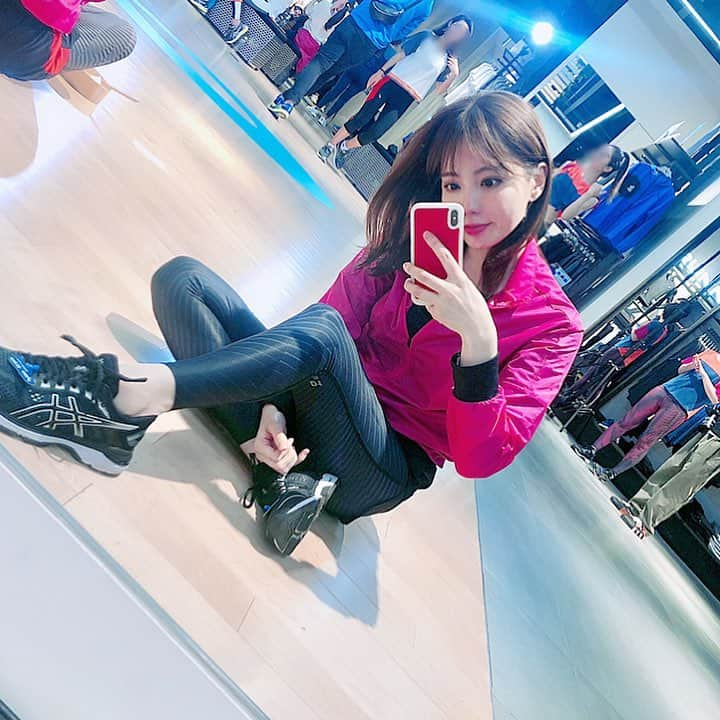 Aoiさんのインスタグラム写真 - (AoiInstagram)「GINGERの撮影で ASICS MOVE STUDIOの体験へ！  テーマは #遊びじゃない ！ ということで本気のトレーニングに最初から最後まで悲鳴をあげてました。笑 でも、終わった後の達成感ったらなかったです✨ とっても気持ちよかった😊  偶然ゆいちゃんやまいちゃんと一緒で ほんと心身ともに支えられ、楽しく過ごせました💓  #ASICS #アシックス#トレーニング#アシックスフラッグシップ」4月4日 21時46分 - aoioa