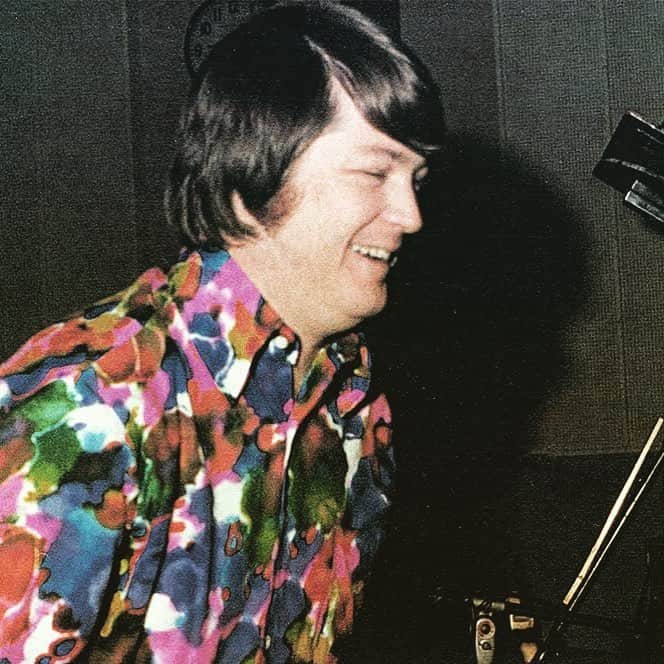 ブライアン・ウィルソンさんのインスタグラム写真 - (ブライアン・ウィルソンInstagram)「On this day in 1968, Brian produced "Transcendental Meditation." It was the last track recorded for the Beach Boys upcoming "Friends" album. #1968 #TranscendentalMeditation #EmancipateTheMan #EverChangingWind #NeverChangingWorld」4月4日 21時58分 - brianwilsonlive