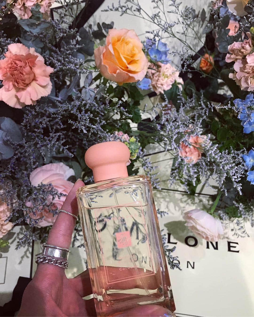 木野園子さんのインスタグラム写真 - (木野園子Instagram)「Jo Malone London @jomalonelondon から4/5に発売されるブロッサムズの期間限定イベントに遊びに行きました🧡🧡 大好きなJo Malone。ブロッサムズは春の花々の香りのコレクションでカラフルなパッケージでイベント会場は花でいっぱいの素敵な空間でした✨期間中はヘアメイクアップアーティストの小田切ヒロさん @hiro.odagiri 監修のヘアアレンジをサロンアーティストさんによって再現していただけたりもするみたい💠私は個人的にスターマグノリアのヘアミストと人気の香りのオレンジブロッサムの限定アイテムが気になりました‼️ #ジョーマローンロンドン #JoMaloneLondon #BrilliantBlossoms #pr」4月4日 21時54分 - kinosonoko