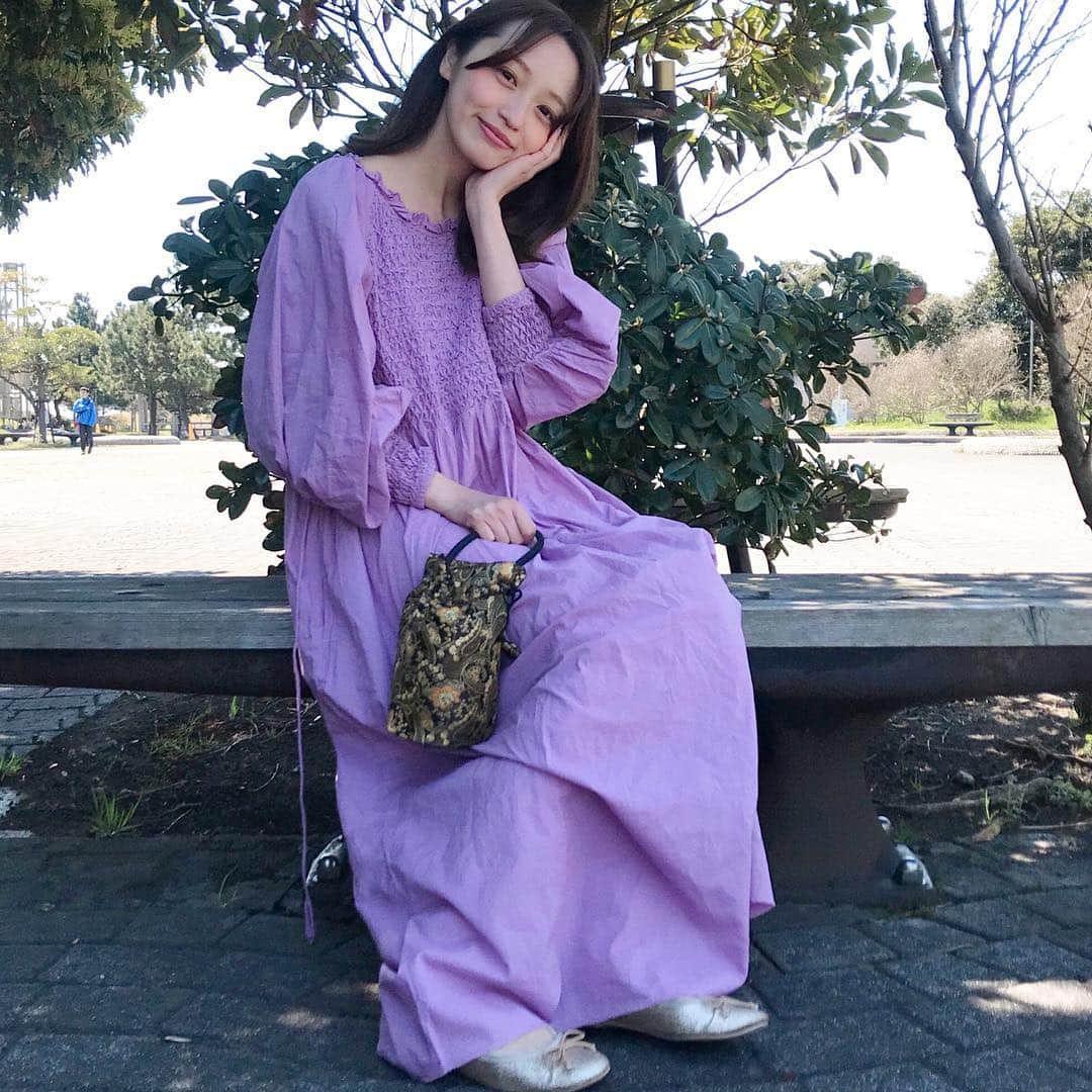 江本るり恵さんのインスタグラム写真 - (江本るり恵Instagram)「お洋服💜 ワンピースは @kiira_shikica  シューズは去年の @flower_web  今日は暖かかったのでワンピース！ 写真では紫に見えるけどもう少しピンク寄りです💓 一枚足してあげ直しましたっ🙇‍♂️ #kiira #flower」4月4日 21時56分 - emotorurie