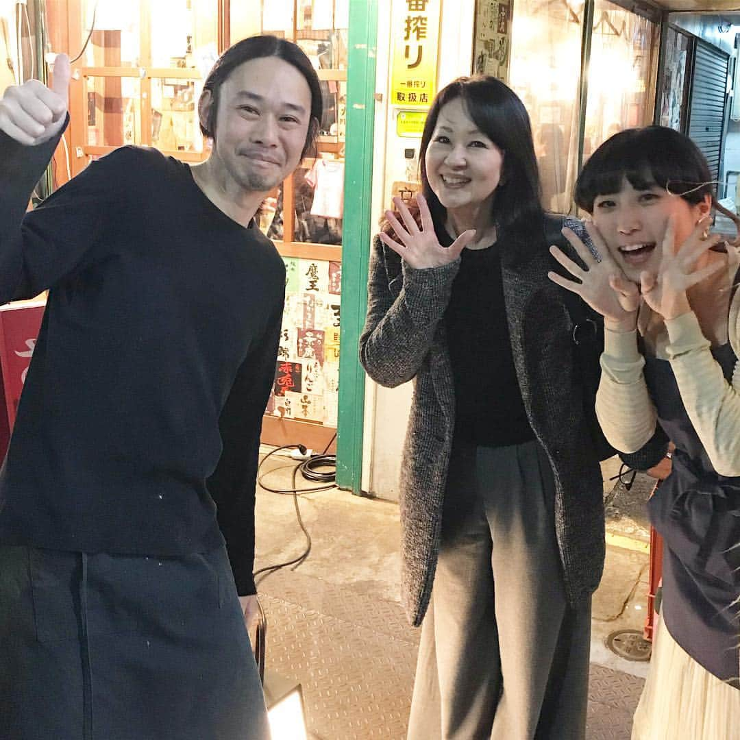 畑中葉子さんのインスタグラム写真 - (畑中葉子Instagram)「前山くんのお店・千歳船橋「さくらの」の前で前山くんと前山くんのお嫁ちゃんと🥰  #さくらの #千歳船橋 #千歳船橋居酒屋」4月4日 22時06分 - hatanaka_yoko