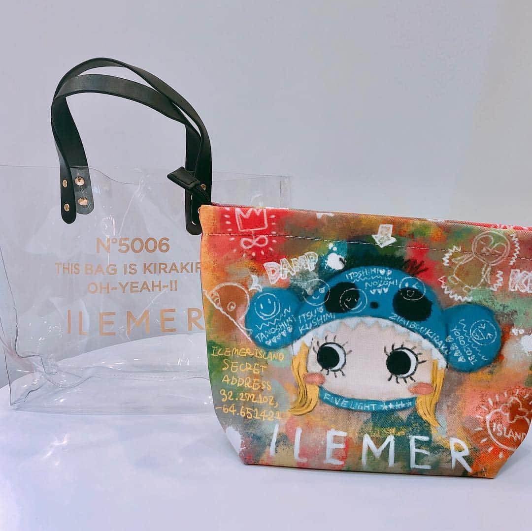 ILEMERさんのインスタグラム写真 - (ILEMERInstagram)「【新作★KIRAKIRA 】 中身を取り出してクリアバッグとして持つのもオススメ♡ お好きなポーチやチャームなど入れてアレンジも楽しめます😍✨ ・ ・ #イルメール #ilemer #イーマリーちゃん #ケーピー#KP #キャラクター #ビニールバッグ  #ビニールポーチ #舟形トート #KIRAKIRA #コーディネート #春コーデ #アタオ #アタオランド #atao #神戸 #神戸国際会館sol  #オンラインでの販売スタート✨」4月4日 21時59分 - ilemer_official
