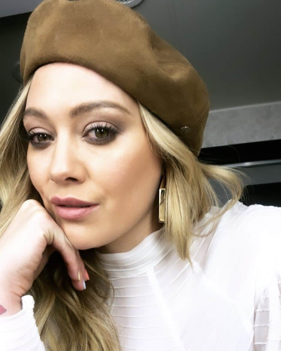 ヒラリー・ダフさんのインスタグラム写真 - (ヒラリー・ダフInstagram)「👩🏼‍🎨」4月4日 22時00分 - hilaryduff