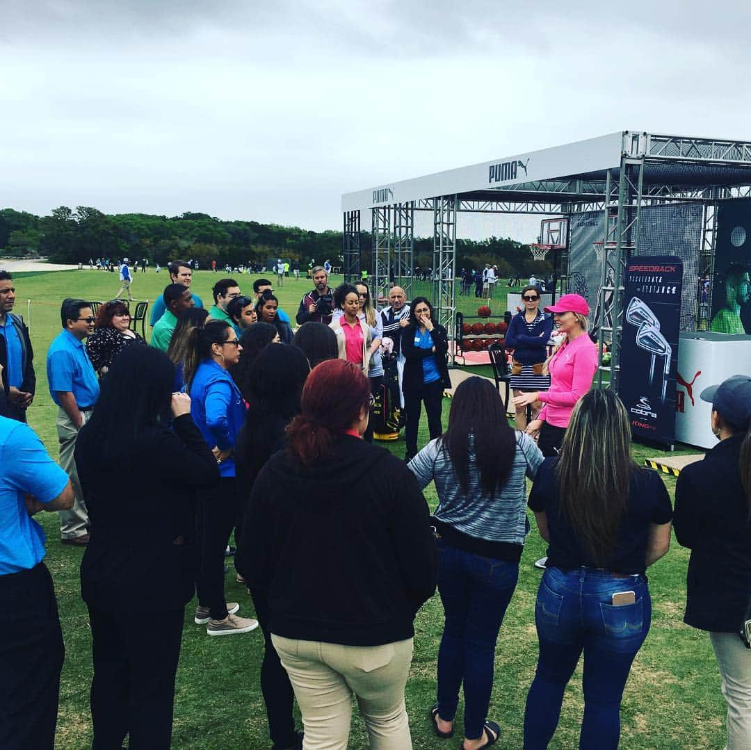 ブレア・オニールさんのインスタグラム写真 - (ブレア・オニールInstagram)「✨Fun times hanging out with some of the local high school kids at the @valerotxopen ⛳️ • #growthegame #texas」4月4日 22時01分 - blaironealgolf