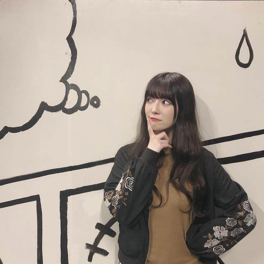 日下部美愛のインスタグラム：「みてみて〜舞台のセットの一部！ 今日も2公演終わりました 久しぶりに会えたファンとお話出来て嬉しかったあ。 ある3兄妹が大きくなってたり、地方から来てくれたり初めて会いに来てくれたり。 とてもとても嬉しいよ〜〜〜〜（；＿；） 明日も頑張るぞ！！千秋楽までまだ当日券もあるので是非興味持ってくださったら観にきてください😖💗 . . . #photo #japan #model #me #code #fashion #makeup #followme #instagood #camera #instadaily #dailylook #ootd #한국 #맞팔 #사진 #데일리 #데일리룩 #인스타사진 #인스타그램 #粉我 #偶像」