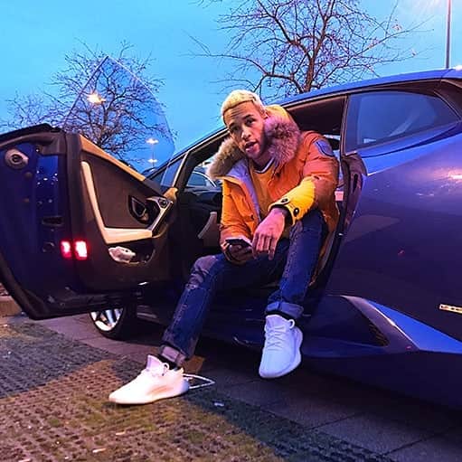 SIMON DESUEのインスタグラム：「wrum wrum 🥇」
