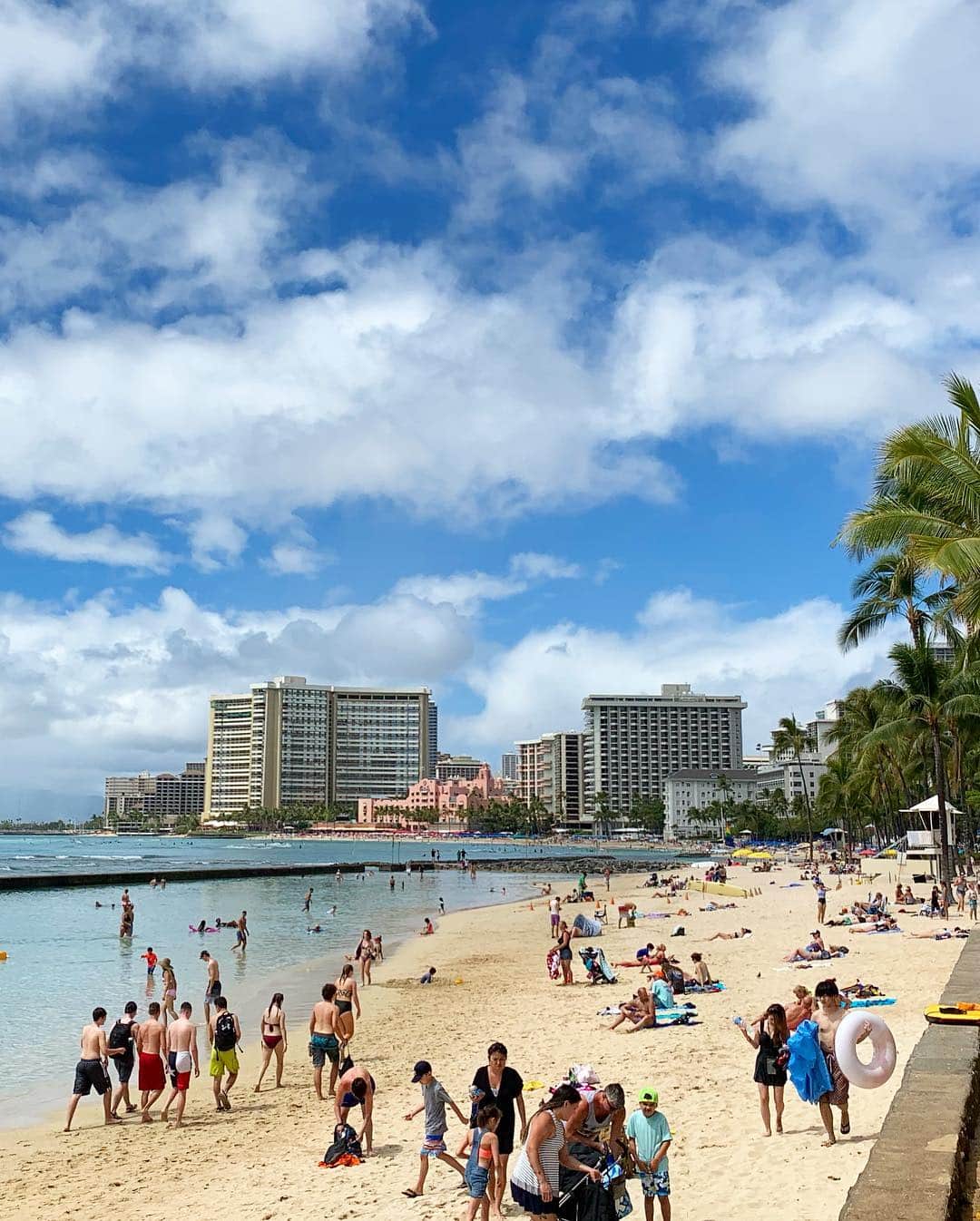 Mai Yamadaさんのインスタグラム写真 - (Mai YamadaInstagram)「ハワイでの心残りといえば、 一度も水着を着なかったことです👙😂 . ホテルにプールあったのに入るタイミング失った（笑） 海には足つけて終わった（笑） . ヨガもしたかったなぁ… . #hawaii#aloha#waikikibeach#waikiki#memory#trip#holiday#niceview#nature#sea#絶景#ハワイ#自然#海#海水より淡水派 次来るときは #シュノーケリング とか #サップ とか #イルカと泳ぐ とかしたい（笑）」4月4日 22時14分 - yamadamai_719