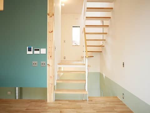 グッドルームさんのインスタグラム写真 - (グッドルームInstagram)「こちらの物件は実際に住めるお部屋です。詳細はストーリー、ハイライトにて！⠀⁣⁣⁣⁣⁣⁣⁣⁣⁣⠀ ・⠀⁣⁣⁣⁣⁣⁣⁣⁣⁣⠀ ▼⁣自由でハイスペック⁣⠀ 玄関を入るとすぐに、気持ちの良い空間。⁣⠀ 思い入れのある空間を使いこなすのに、最初はドキドキするけれど。⁣⠀ インテリアも小物も1つ1つこだわりたくなりますね。⁣⠀ 住んでいくうちにセンスに磨きがかかりそう。⁣⠀ この居心地の良さに酔いしれてください。⁣⠀ ・ ⁣⁣⁣⁣⁣⁣⁣⁣⁣⠀ 名古屋 #ナゴヤドーム前矢田 2LDK 85.07㎡⁣⠀ ⁣・⁣⁣⁣⁣⁣⁣⁣⁣⁣⠀ こだわりのお部屋探しは、@goodroom_jp から URLをチェック！⁣⁣⁣⁣⁣⁣⁣⁣⁣⠀ ・⁣⁣⁣⁣⁣⁣⁣⁣⁣⠀ #goodroom#interiordesign#decoration#myhome⠀ #homedesign#interiordecor #urbanlife #apartment #tokyo#住まい #生活 #デザイナーズ #リノベーション #ナチュラルインテリア #インテリア#シンプルな暮らし #シンプルライフ #断捨離 #日々の暮らし#引っ越し#一人暮らし#ナチュラルインテリア#暮らしを整える #持たない暮らし #ミニマリスト #賃貸インテリア #整理整頓 #暮らしの工夫 #階段」4月4日 22時10分 - goodroom_jp