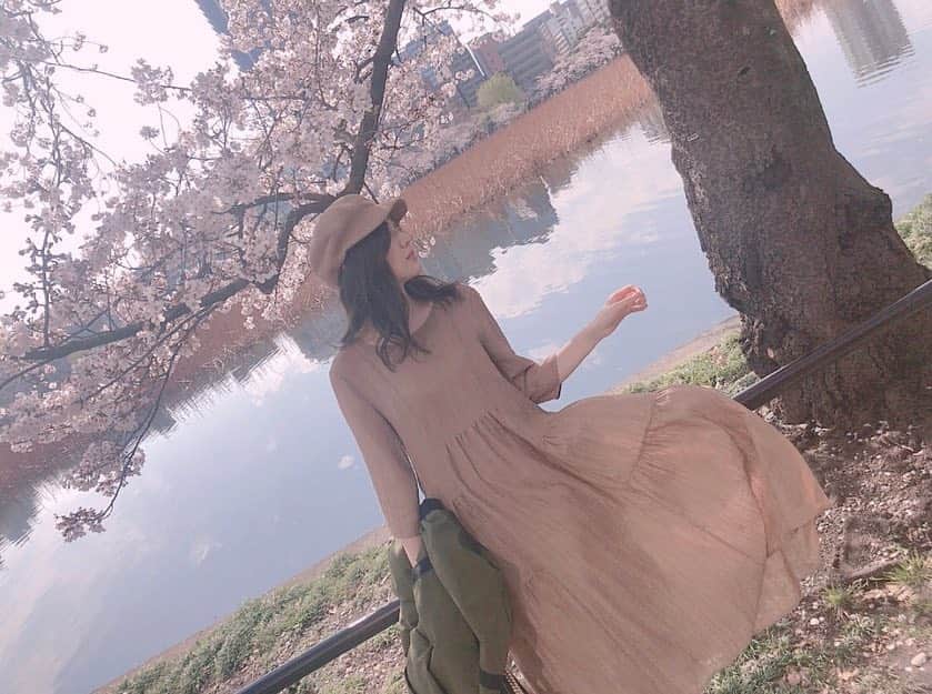 岩﨑名美さんのインスタグラム写真 - (岩﨑名美Instagram)「お花見投稿ラスト🌸 お洋服は、こんな感じです。 タグ付けしてます🏷  ジャケットと帽子は韓国で激安でゲットしたもの👒  #お花見  #お花見コーデ  #ootd」4月4日 22時18分 - nami_iwasaki