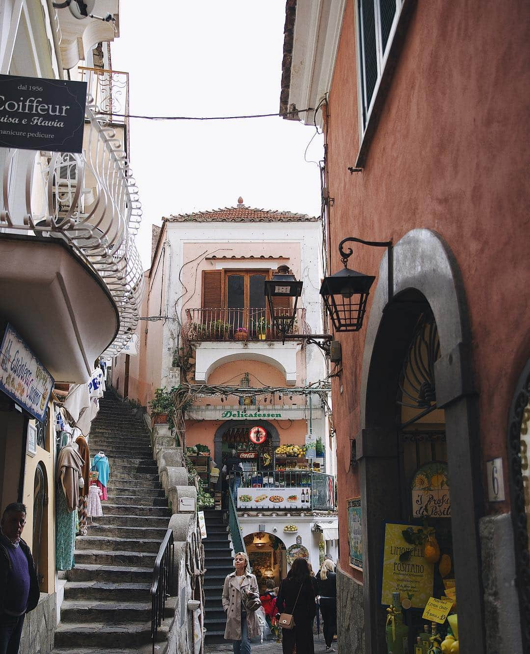 サマンサ・マリアさんのインスタグラム写真 - (サマンサ・マリアInstagram)「The streets of Positano 🍋🍋🍋」4月4日 22時20分 - sammimaria